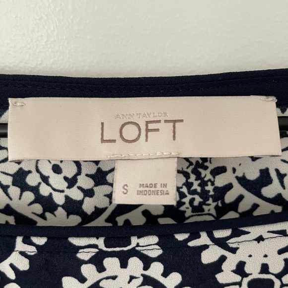 Ann Taylor LOFT Damask Fluid Tee - Picture 3 of 11